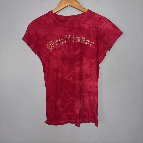 Harry Potter Gryffindor Tshirt from universal studios - Picture 1 of 4